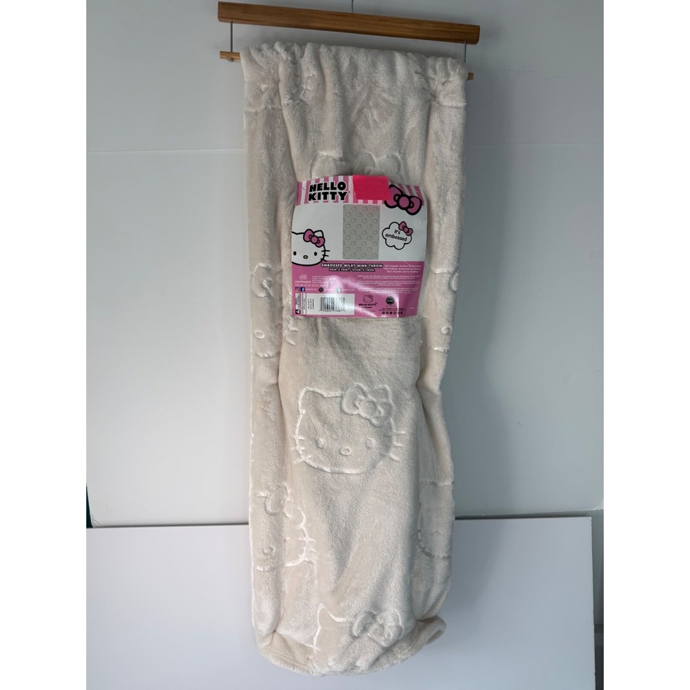NWT Hello Kitty Joyful Kitty Champagne Embossed Milky Mink Throw